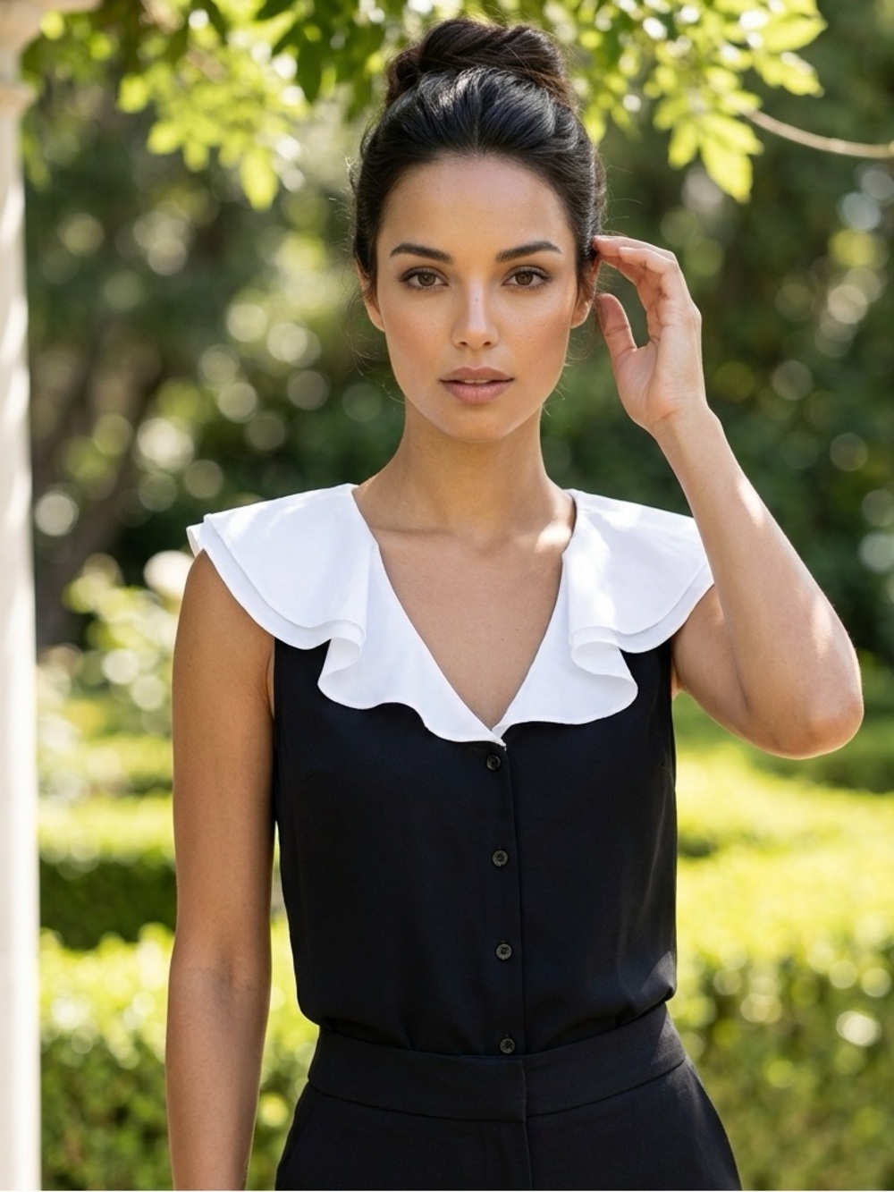Marc New York black sleeveless top a dramatic white contrast ruffle collar LG
